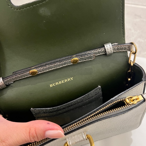 Burberry Silver Leather D-Ring Crossbody Bag - Picture 4 of 11